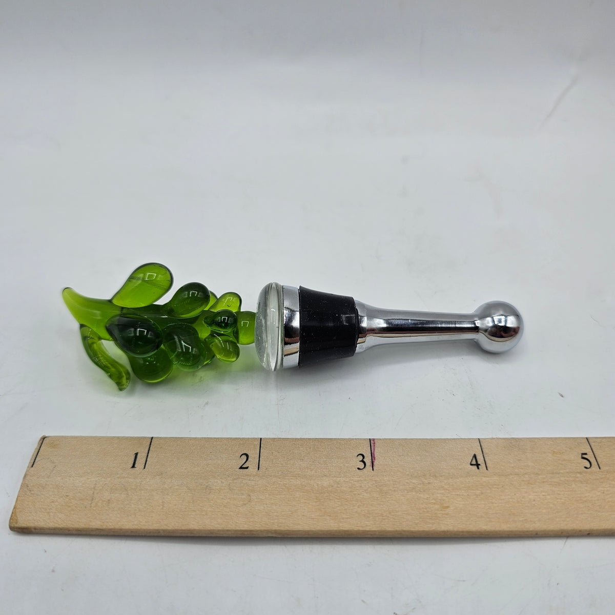 Green Glass Grapes Wine Bottle Stopper