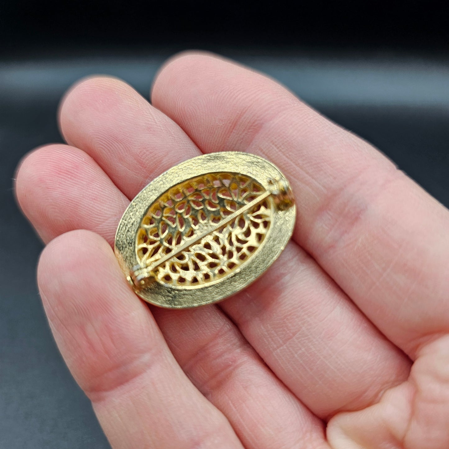 Vintage Gold Tone Oval Metal Pin On Brooch