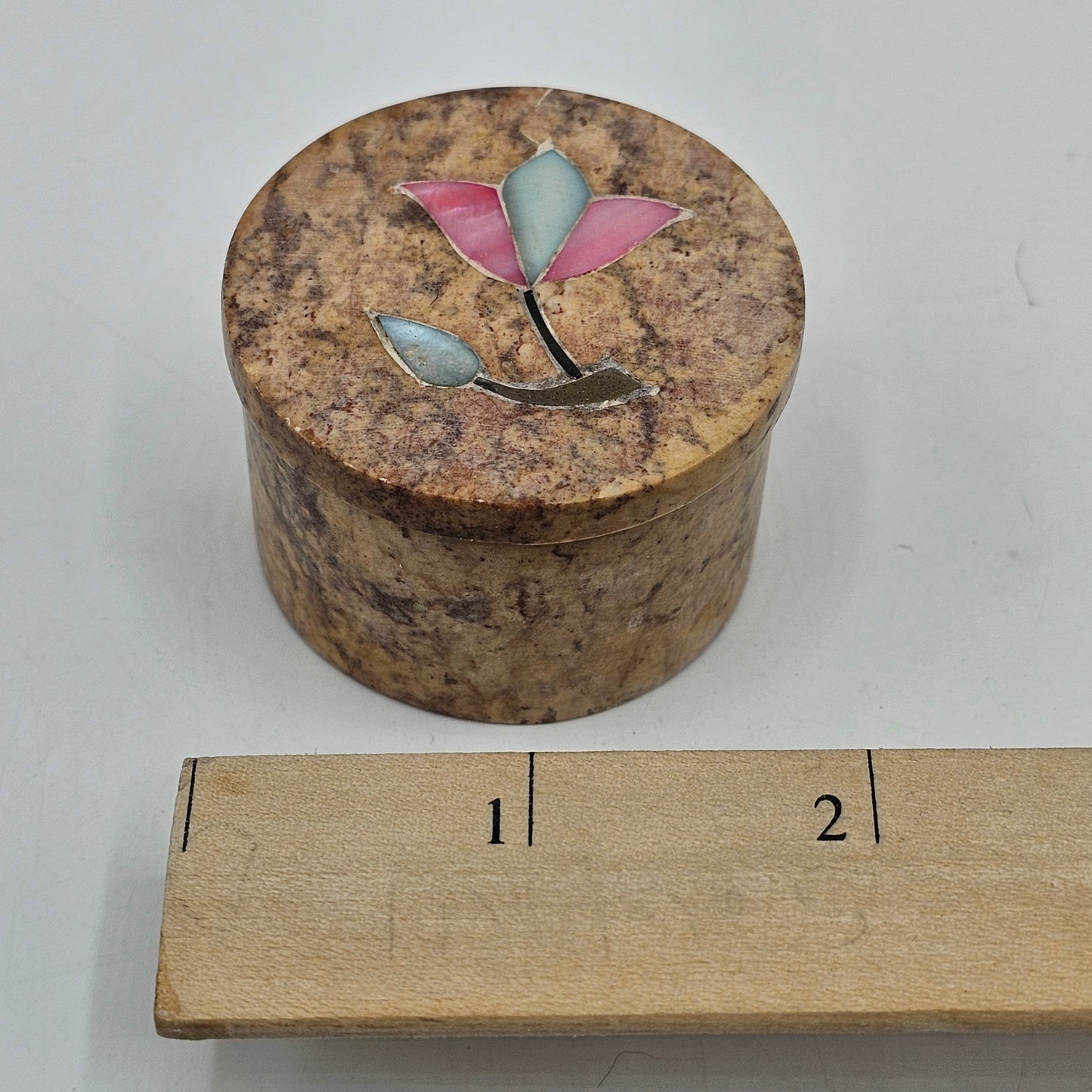 Small Inlaid Flower Soapstone Lidded Trinket Box