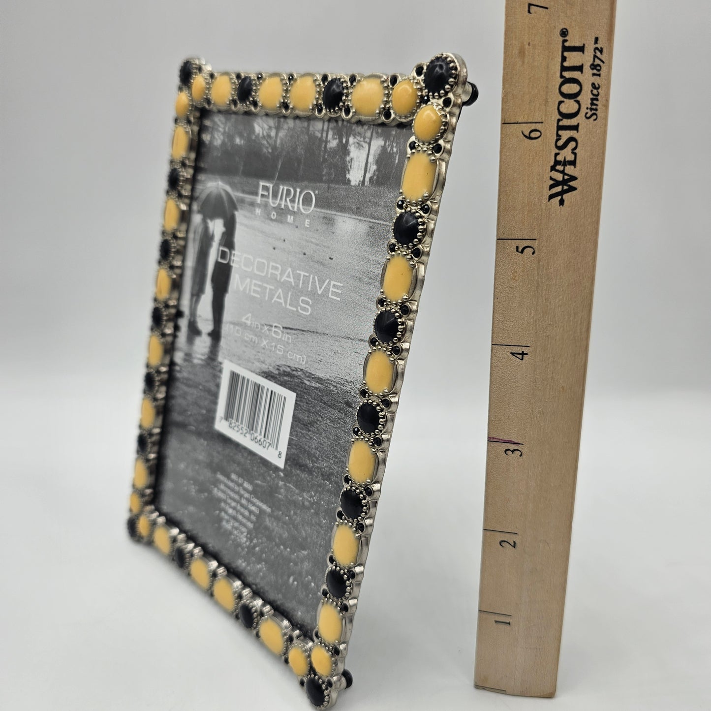 Fancy Picture Frame for 4" x 6" Picture - by Furio