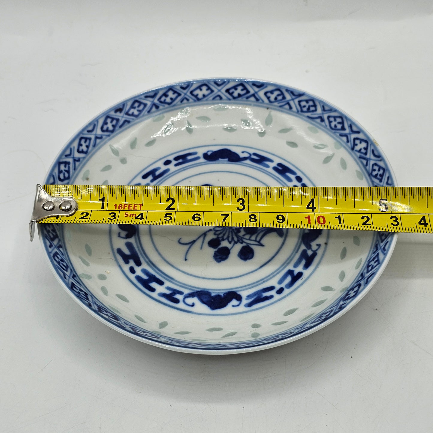 Blue and White Painted Rice Grain Sauce Dish