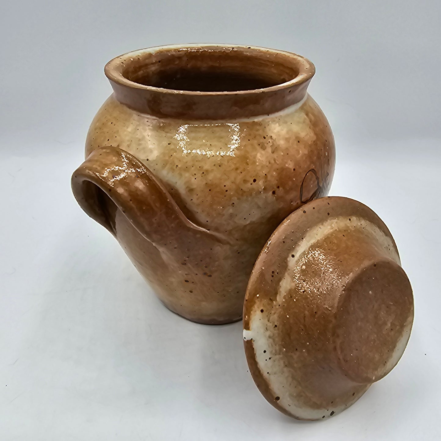 "Los Oignons" Glazed Pottery Lidded Jar with Onion Design - 5.5" tall