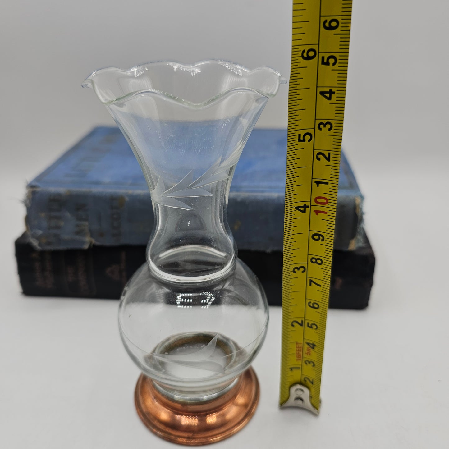 Etched Ruffle Top Glas Vase with Copper Base