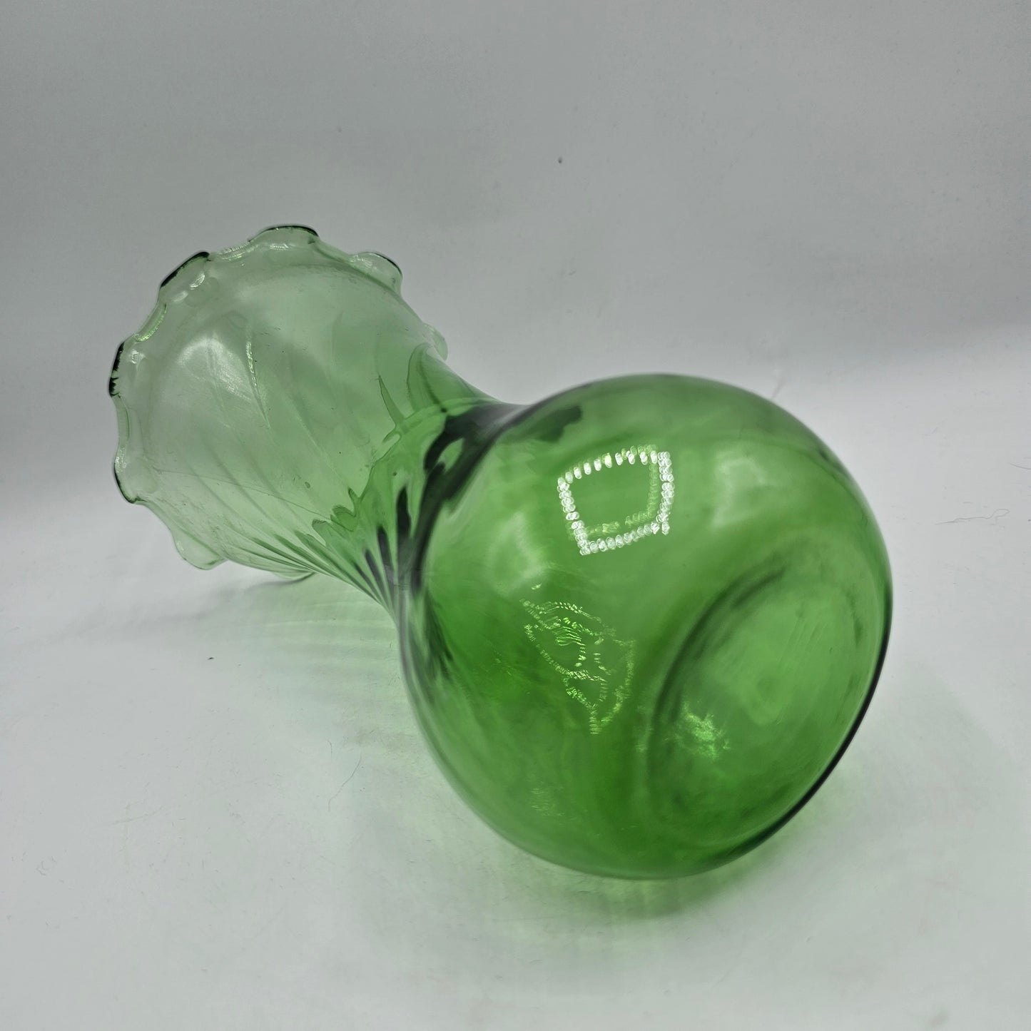 Green Optic Swirl Glass Vase with Ruffle Top