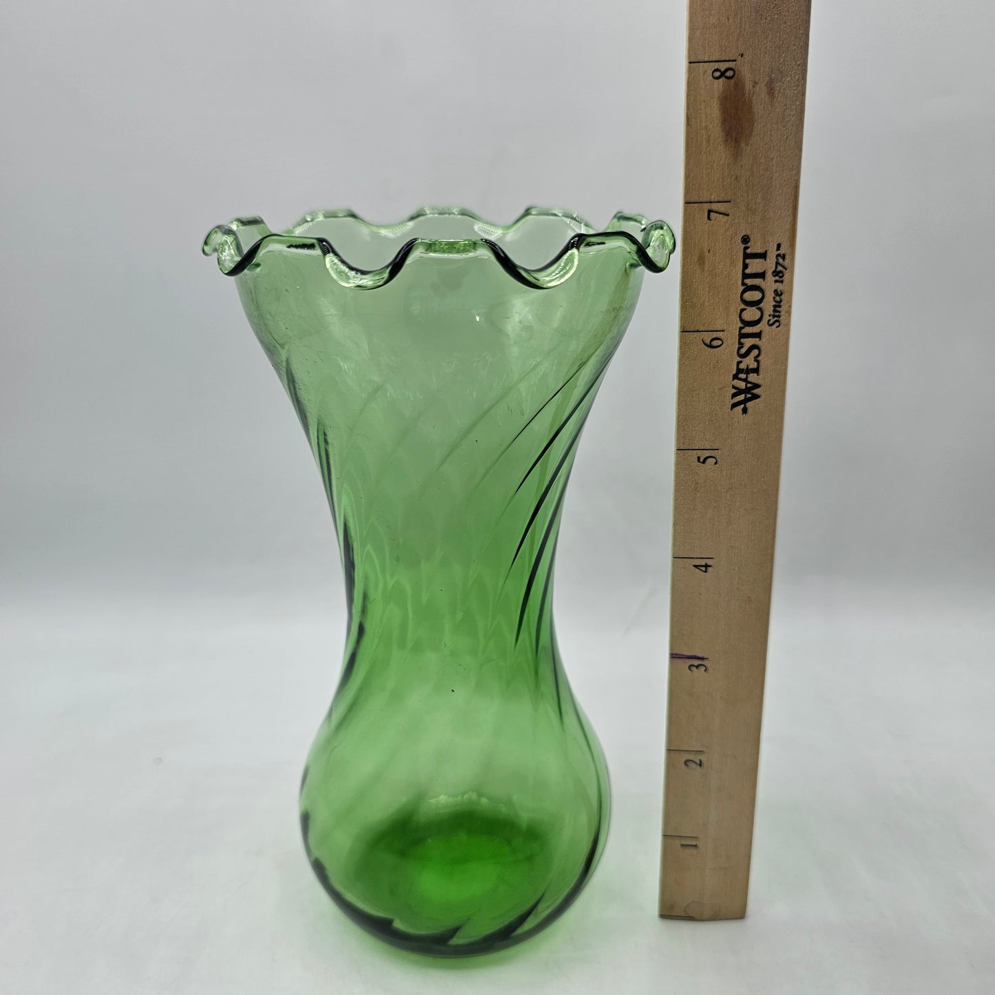 Green Optic Swirl Glass Vase with Ruffle Top