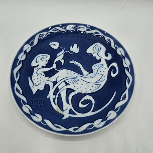 Danish Mors Dag Mother's Day 1973 Blue and White Collectible Plate by Royal Copenhagen