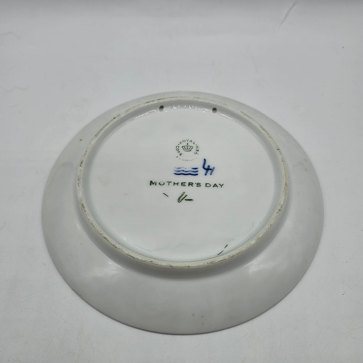 Danish Mors Dag Mother's Day 1973 Blue and White Collectible Plate by Royal Copenhagen