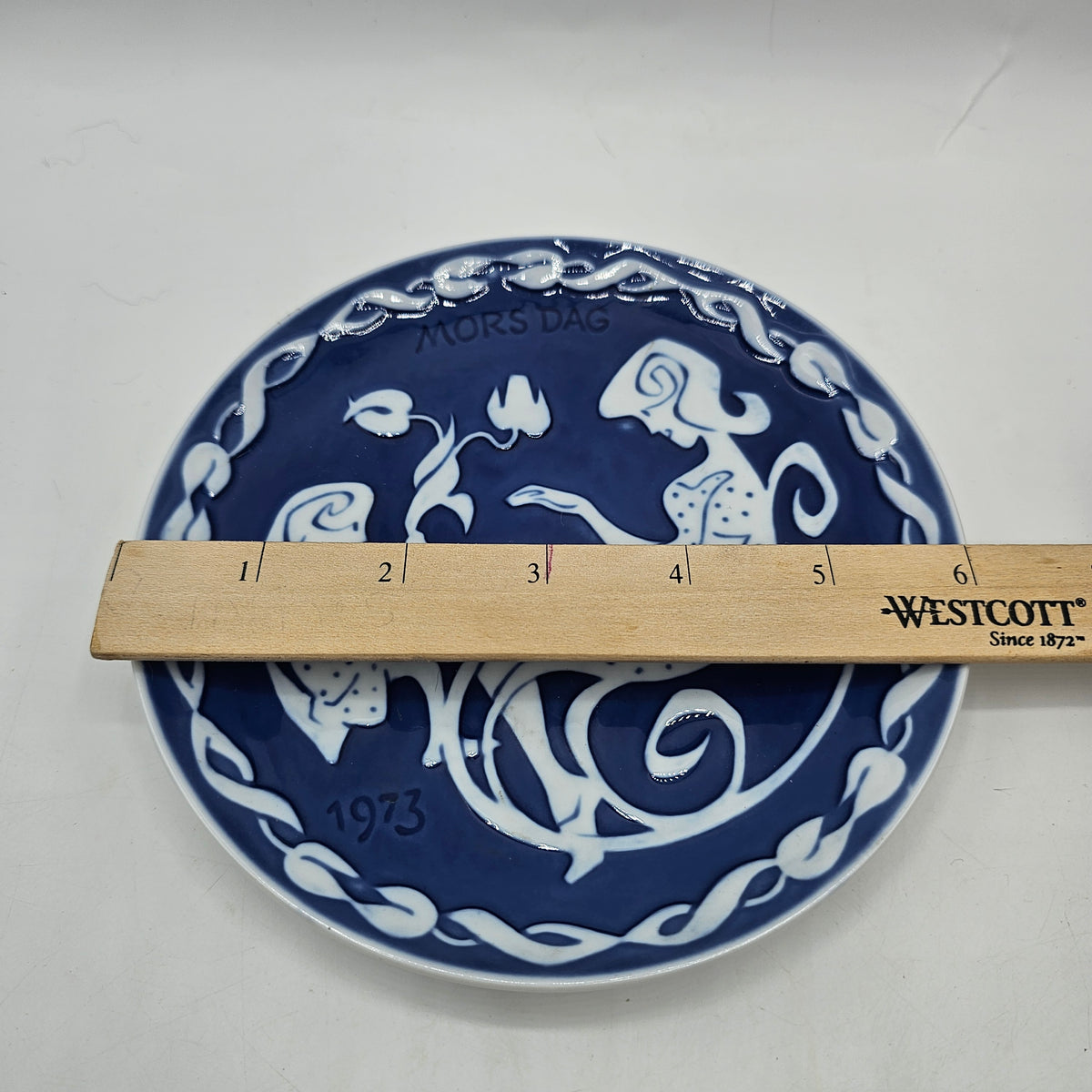 Danish Mors Dag Mother's Day 1973 Blue and White Collectible Plate by Royal Copenhagen