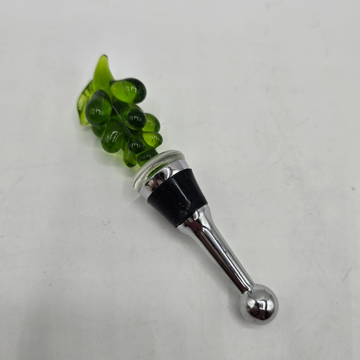 Green Glass Grapes Wine Bottle Stopper