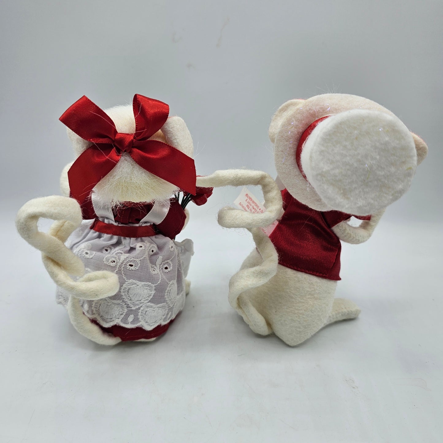 Annalee Valentines Day Mice Couple in Red and White - 2005