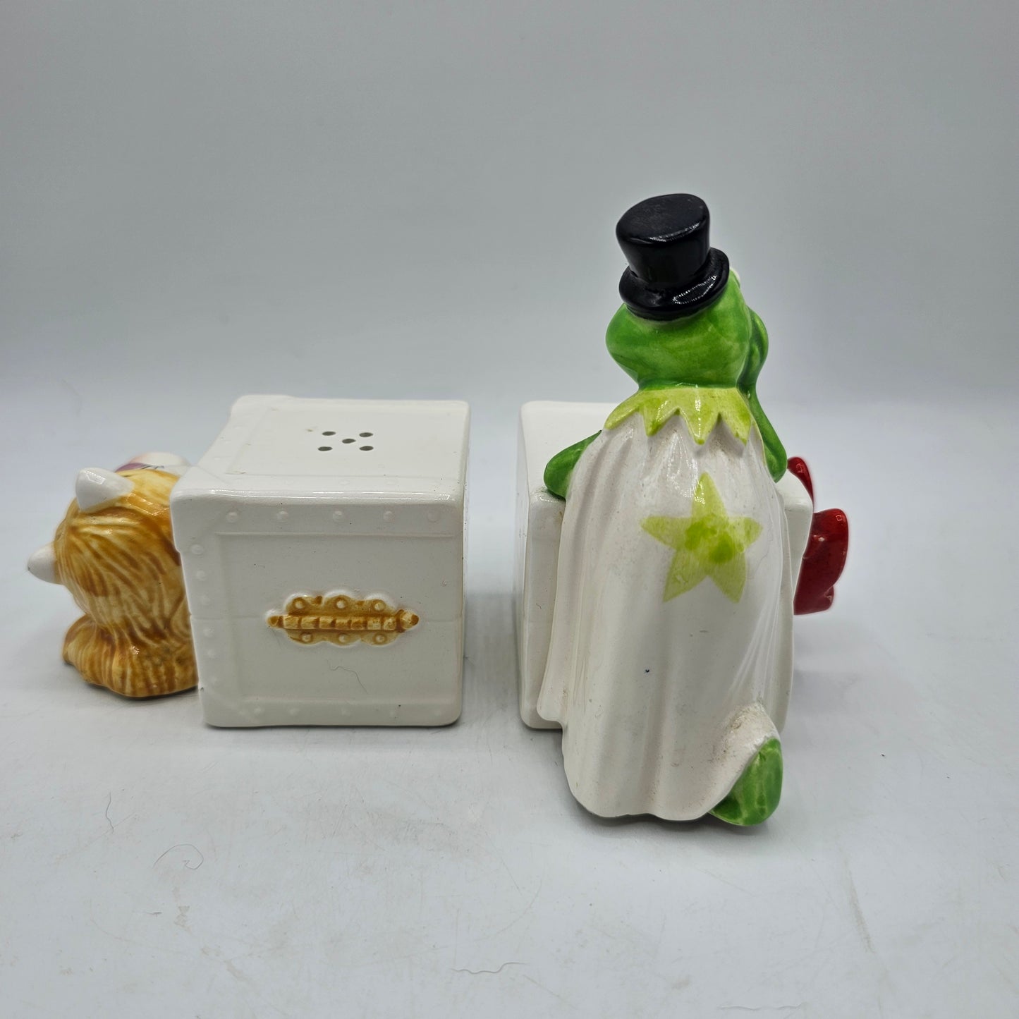 Vintage Muppets Kermit the Frog Magician Saws Miss Piggy - Sigma Porcelain Salt and Pepper Shakers Japan 1972