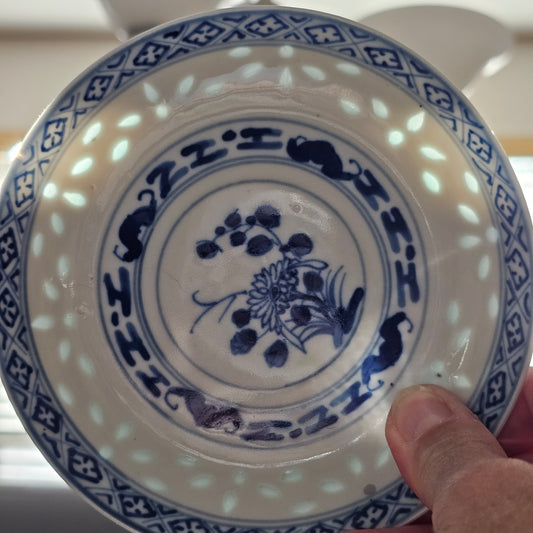 Blue and White Painted Rice Grain Sauce Dish