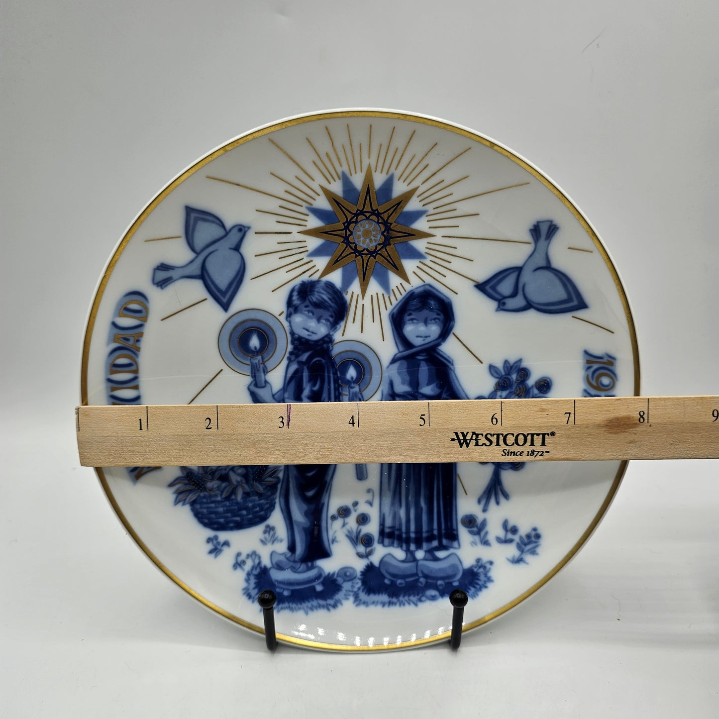 Santa Clara Porcelain Christmas Collector's plate,  "Navidad 1974" Made in Spain.