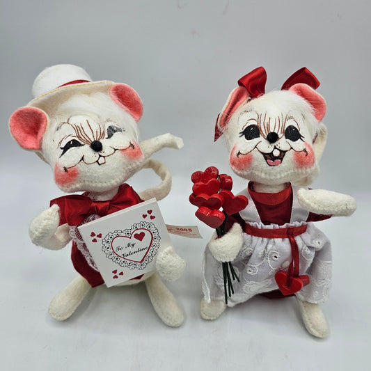 Annalee Valentines Day Mice Couple in Red and White - 2005