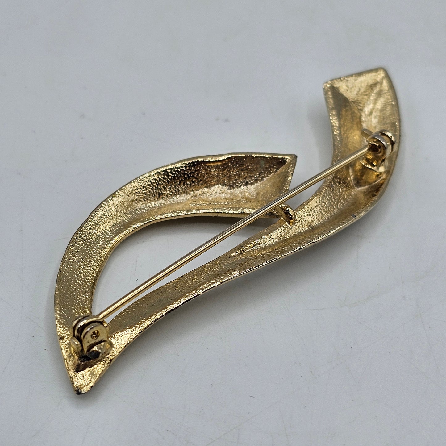 Vintage Mid-Century Modern Gold-Tone Abstract Swirl Brooch Pin - Signed M Jent