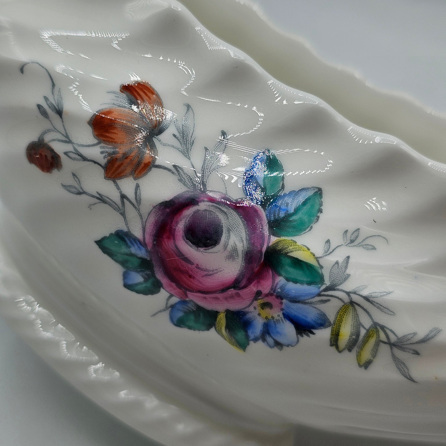 Royal Doulton The Chelsea Rose Bone China Rippled Gravy Boat with Floral Transferware Design