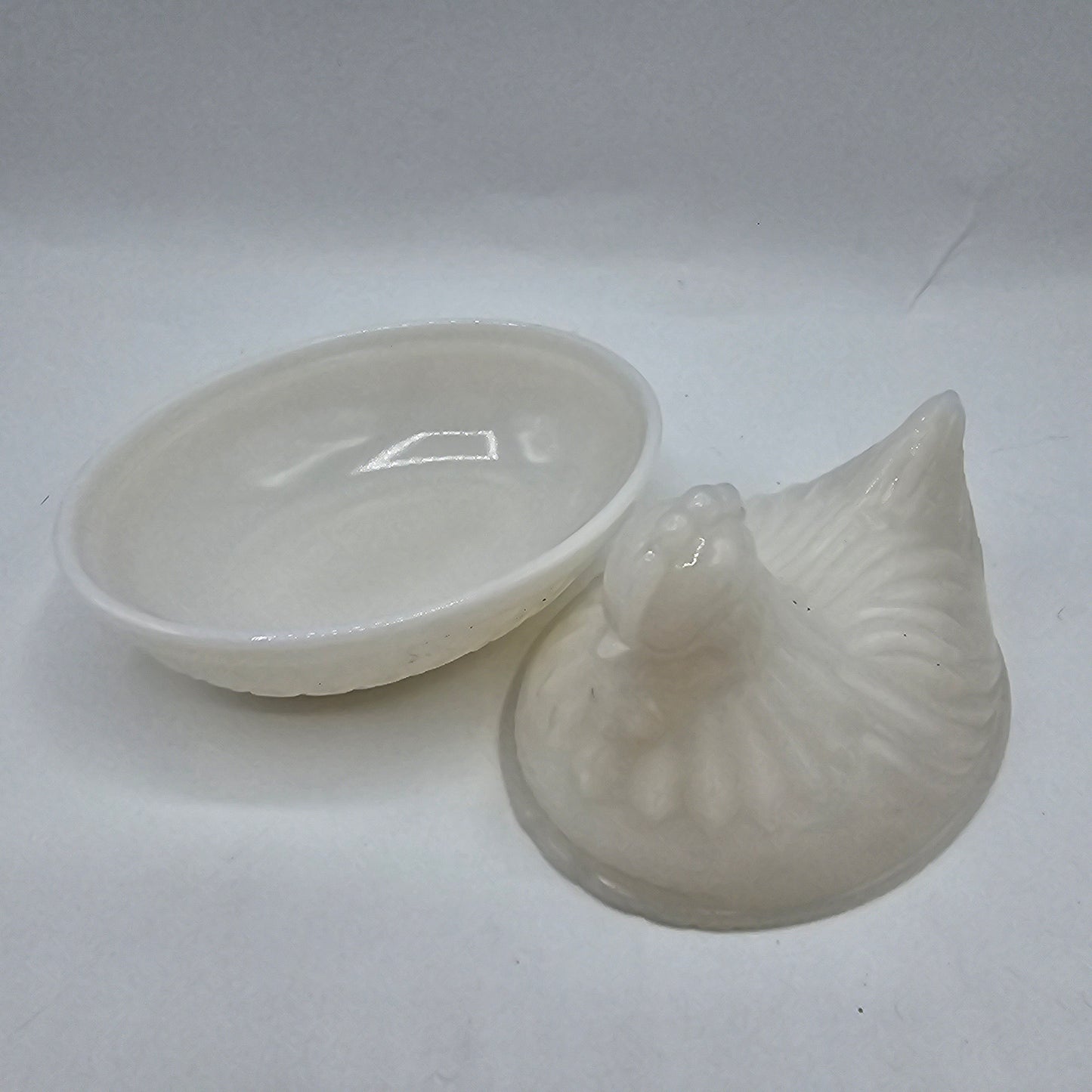 Vintage Milk Glass Chicken on a Nest: Note Damage to Beak