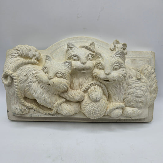 Carruth Studios Kittens and Yarn White Wall Plaque with Hanger, 1990