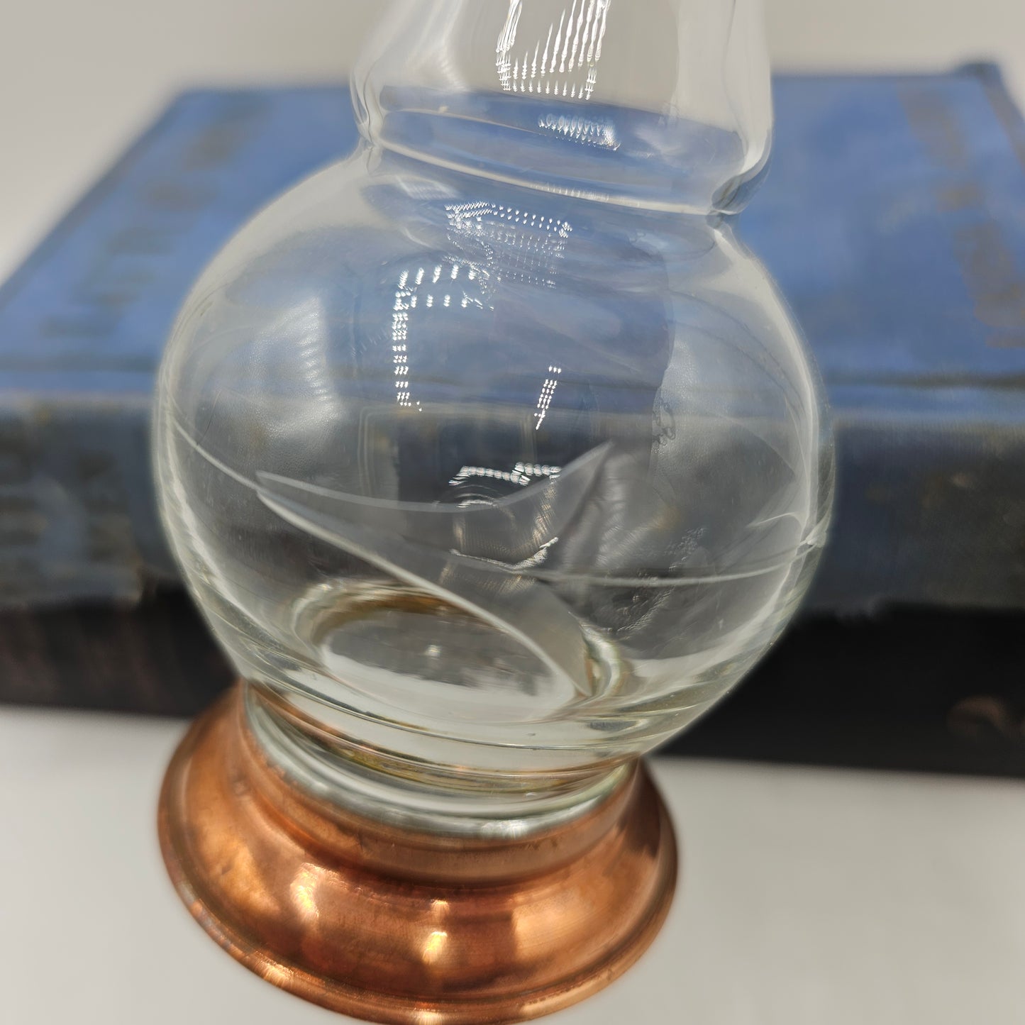 Etched Ruffle Top Glas Vase with Copper Base