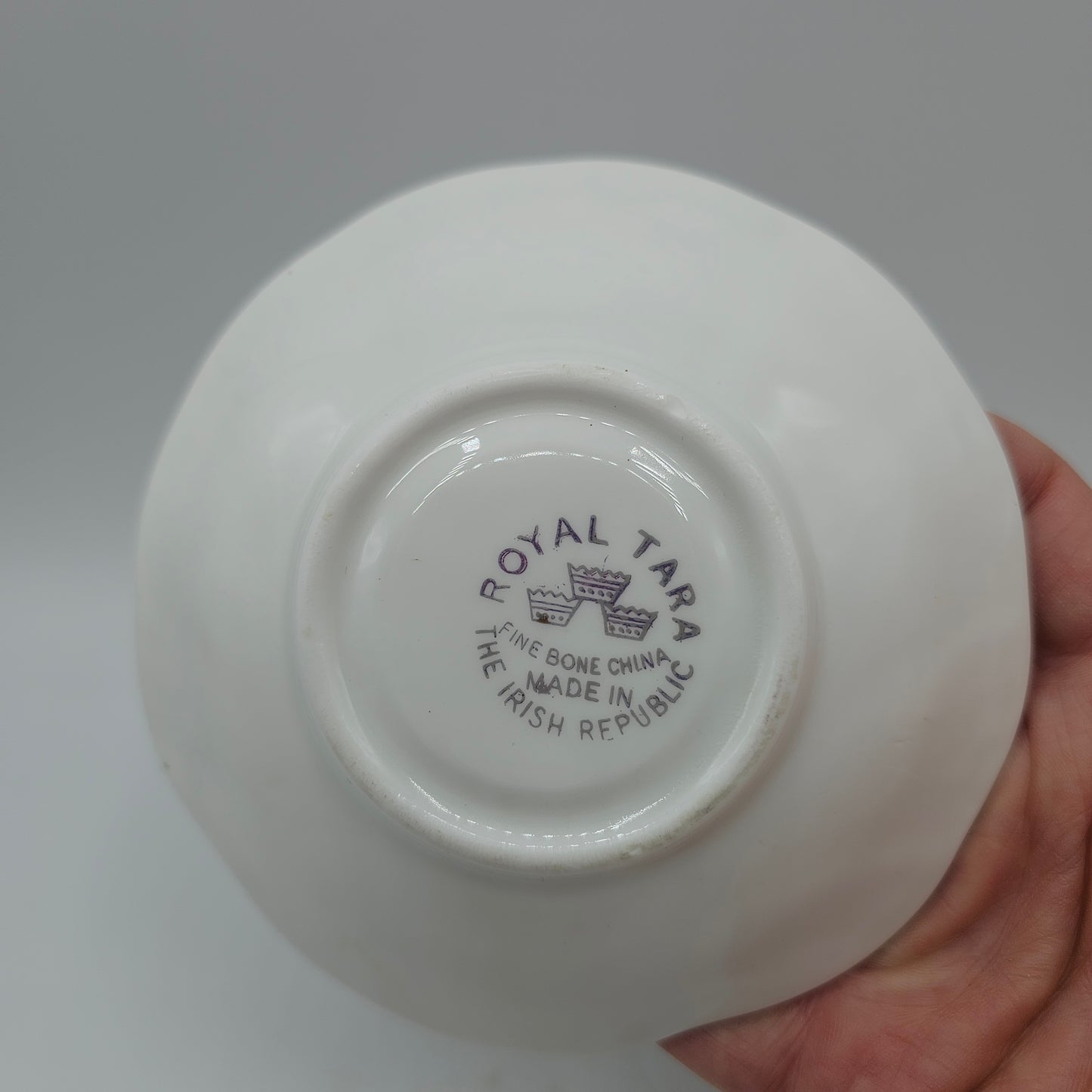 Royal Tara Bone China Shell Shaped Trinket Dish with Green Shamrock Design - Made in Ireland