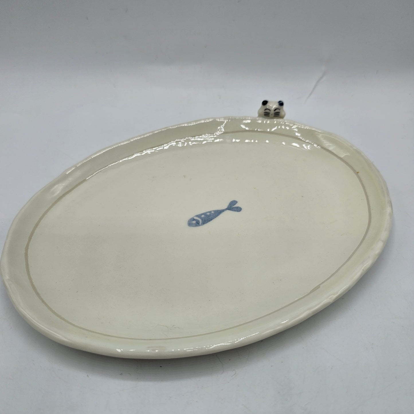 Peering Cat Fish Dish by Kotobuki of Japan