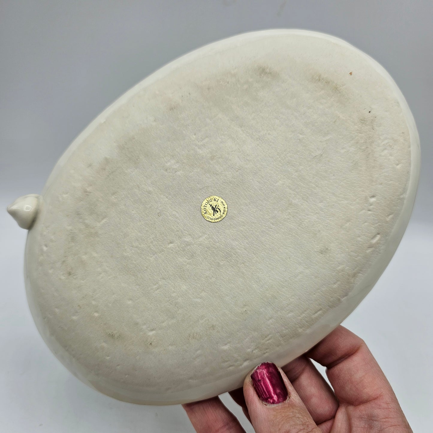 Peering Cat Fish Dish by Kotobuki of Japan