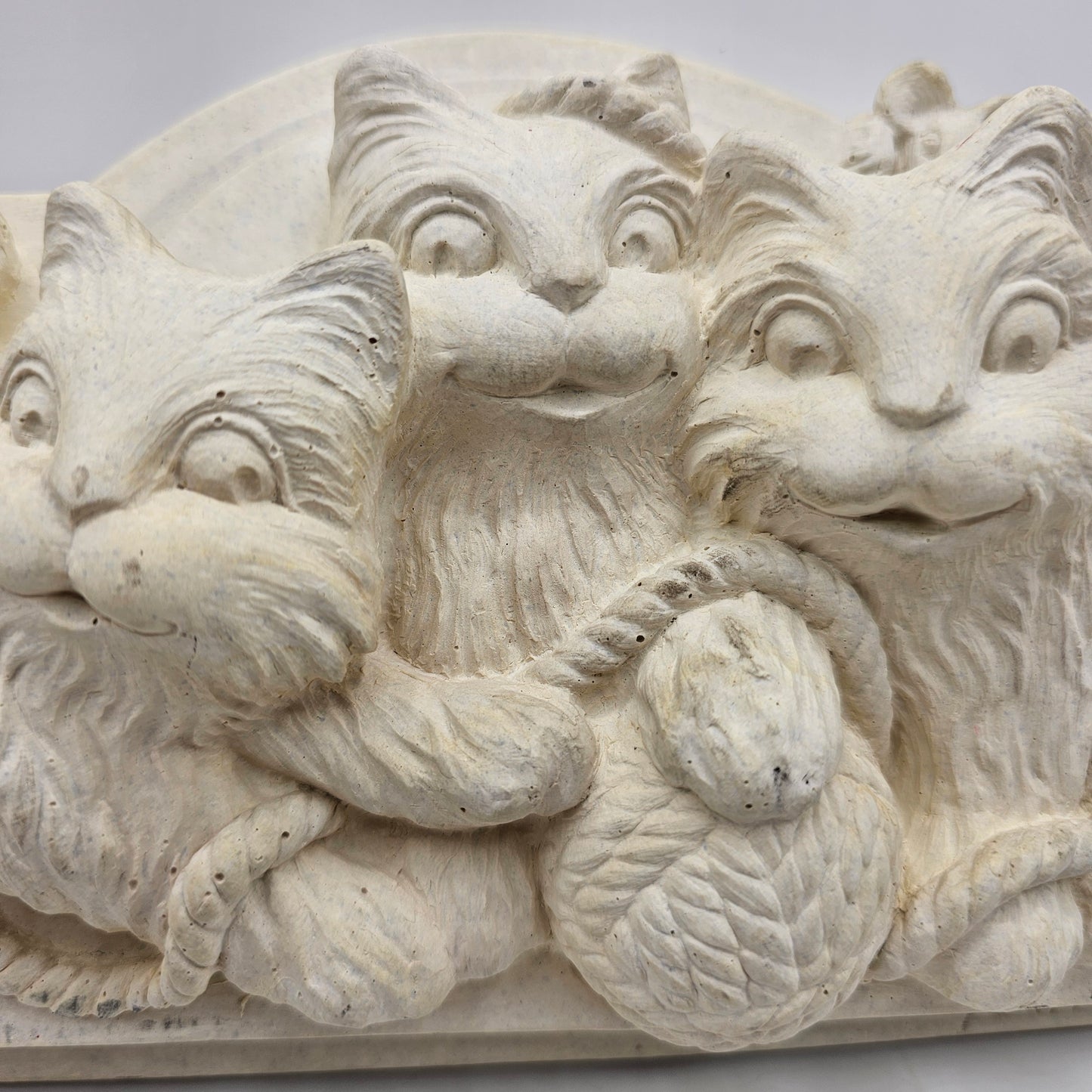 Carruth Studios Kittens and Yarn White Wall Plaque with Hanger, 1990
