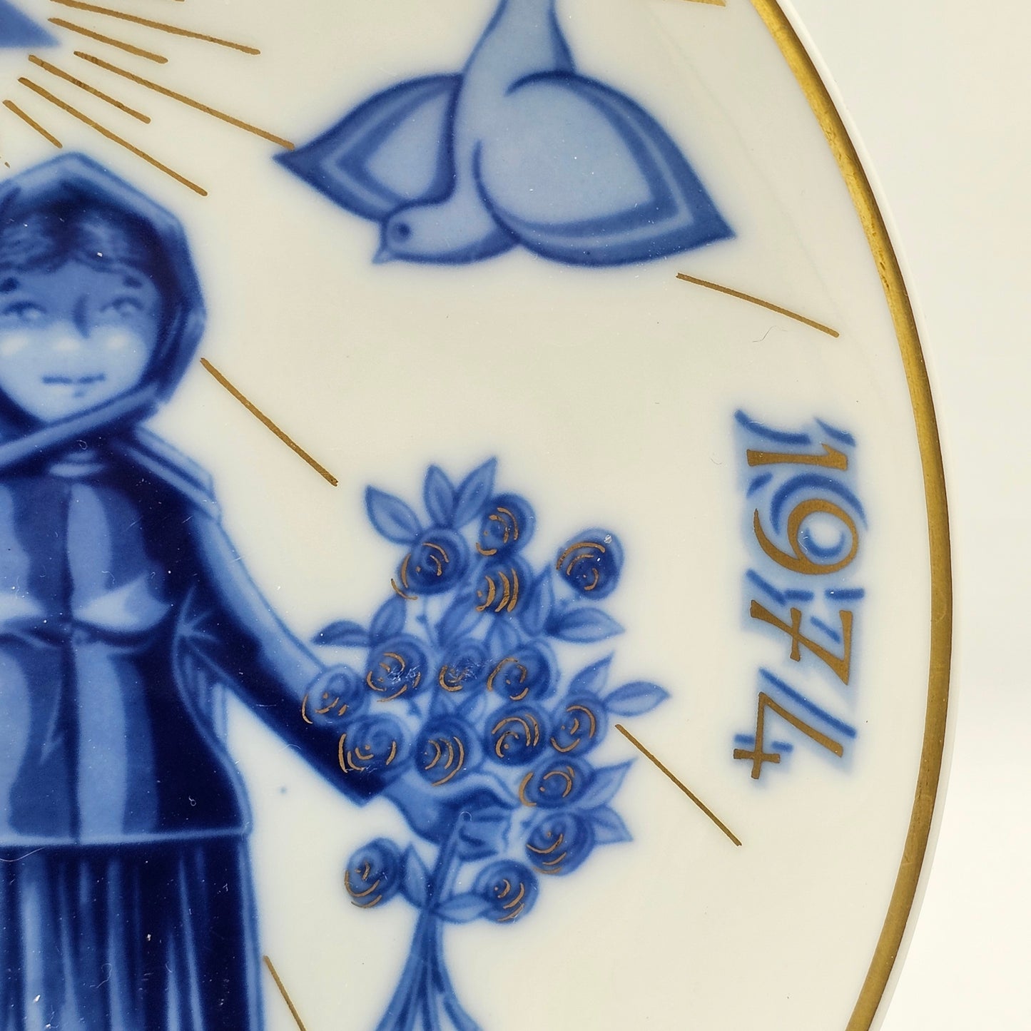 Santa Clara Porcelain Christmas Collector's plate,  "Navidad 1974" Made in Spain.