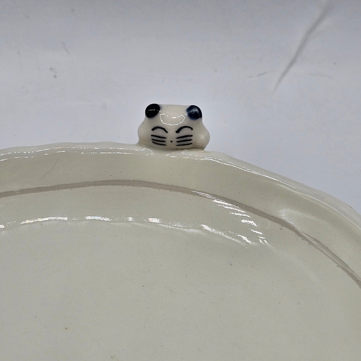 Peering Cat Fish Dish by Kotobuki of Japan