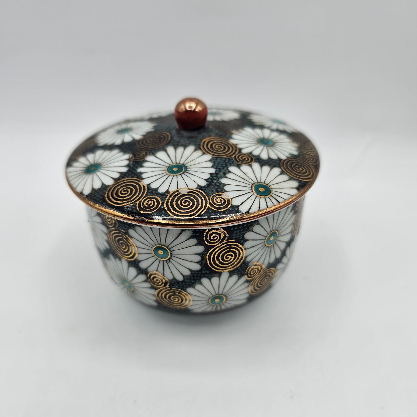 Japanese Kutani Lidded Teacup (Sugar Bowl or Trinket Box) with Daisy and 24K Gold Design