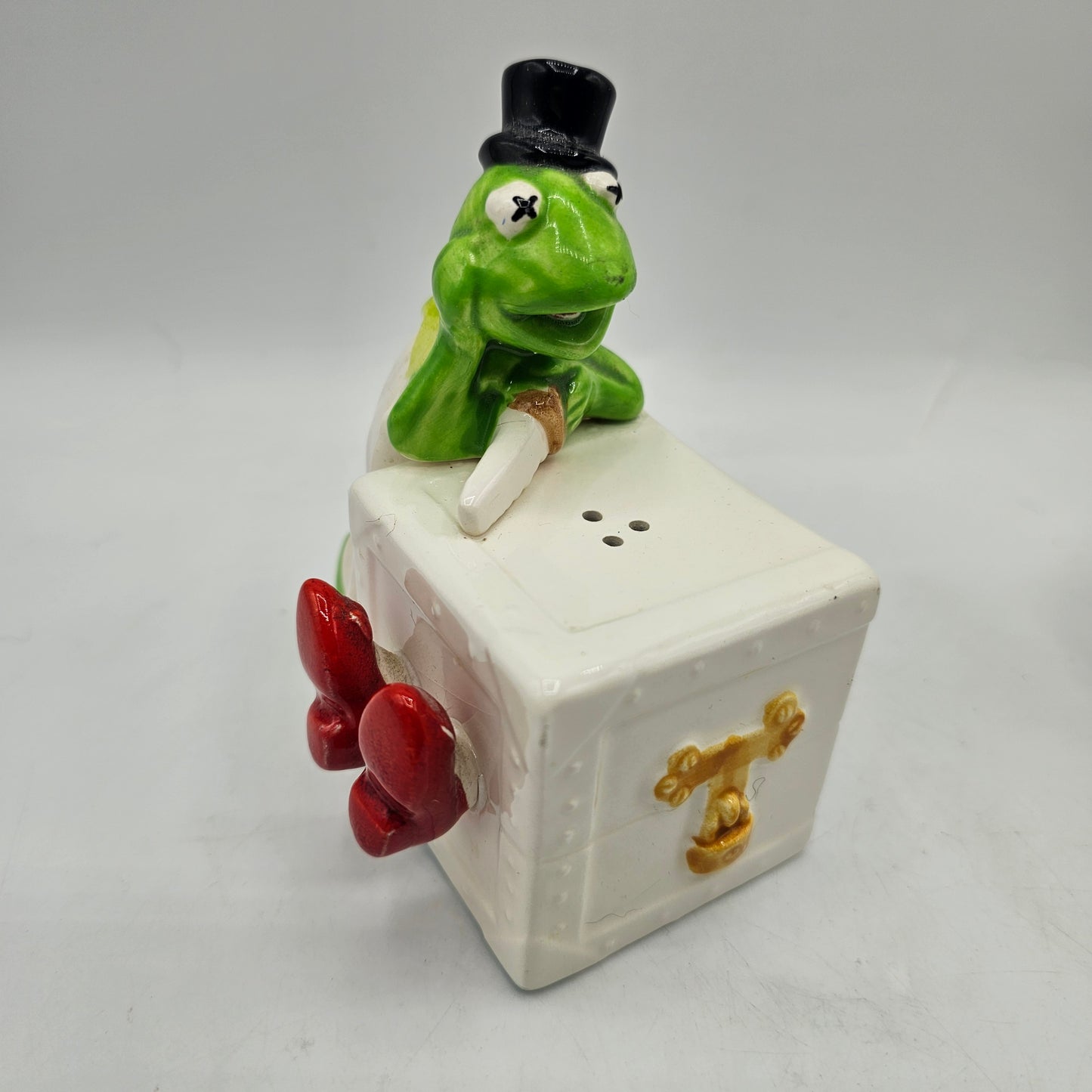 Vintage Muppets Kermit the Frog Magician Saws Miss Piggy - Sigma Porcelain Salt and Pepper Shakers Japan 1972