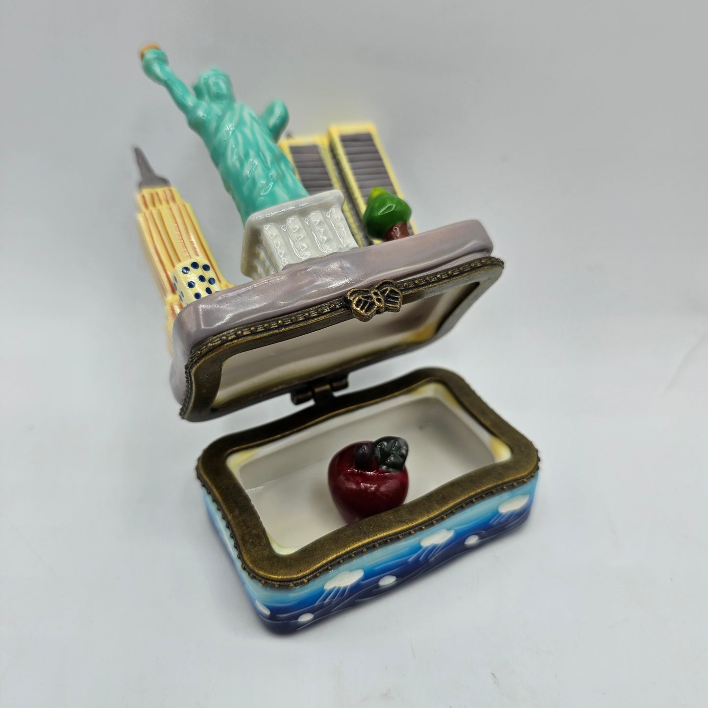 Ceramic New York Hinged Trinket Box with World Trade Center, Twin Towers, Statue of Liberty with Red Apple Charm